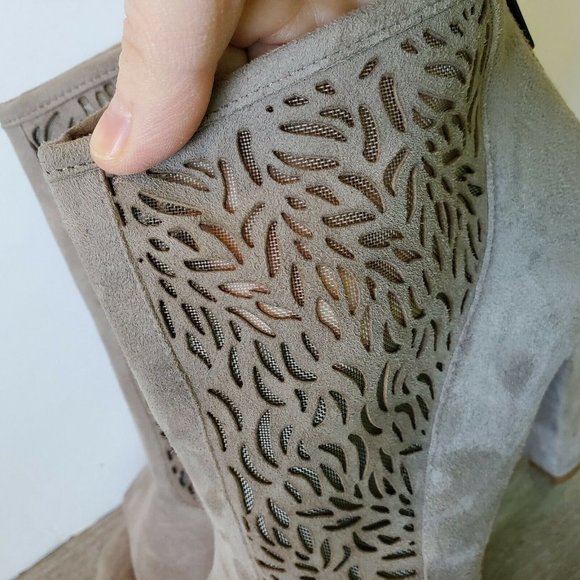 DVF Suede Peep Toe Heels 4"Taupe - Picture 4 of 12